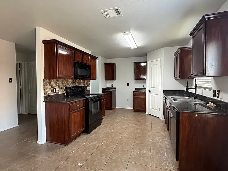 2123 Meadow View Dr — Photo 31