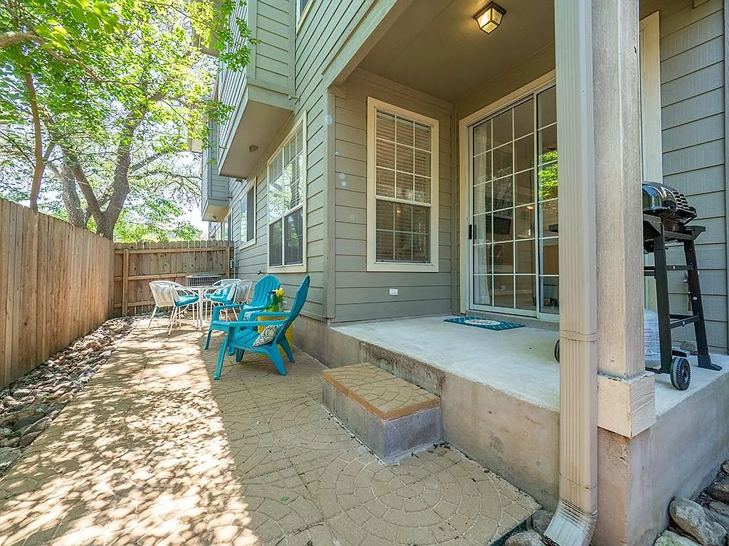 2 bed, 2.5 bath, 1333 sqft, $2,350 — Photo 4