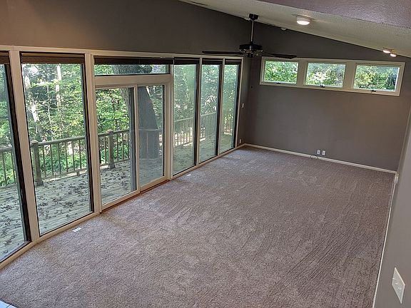 sunken LR, 12 ft ceilings