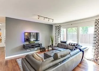 5755 Bavarian Ct — Photo 3