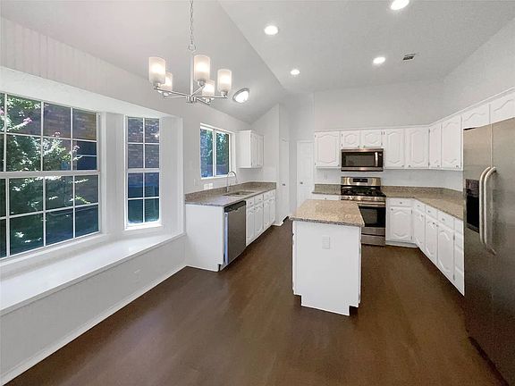 4th image of 2116 Wentworth Dr #9
