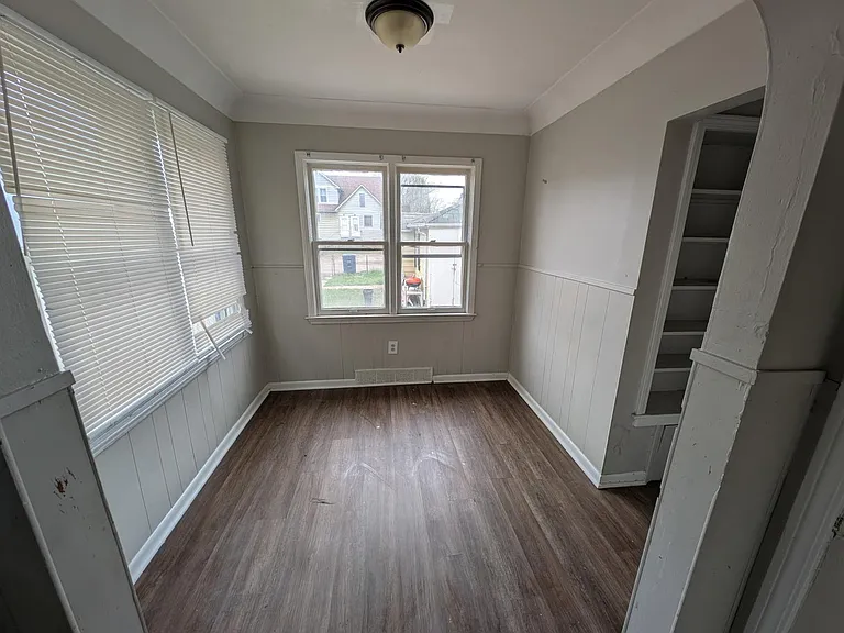 194 Richter St — Photo 5