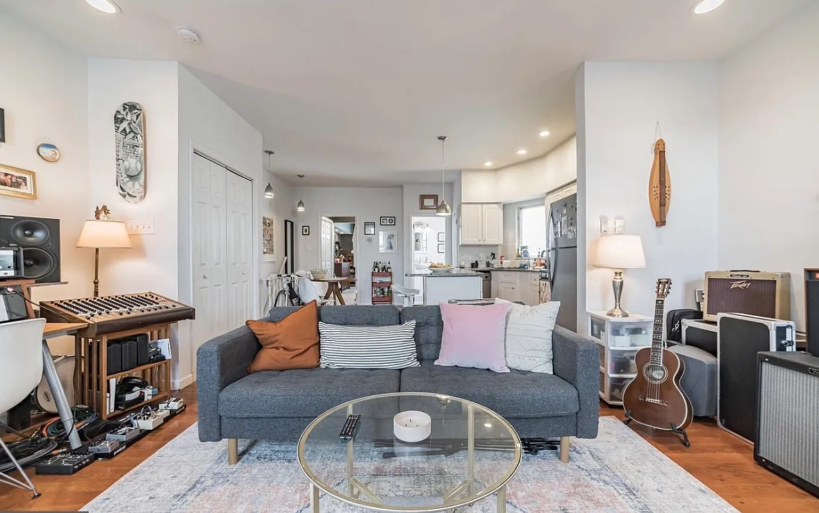 2346 E Cumberland St — Photo 1