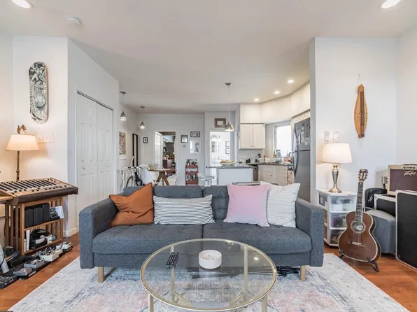 2346 E Cumberland St Floor 3, Philadelphia, PA 19125