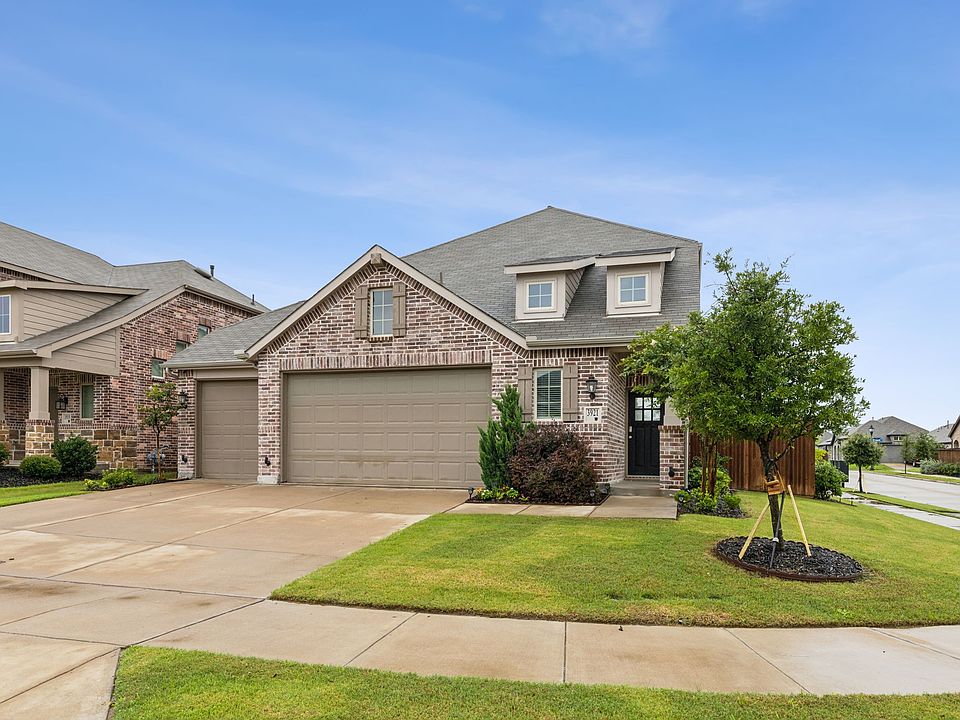 1st image of 3921 Spencer Ln