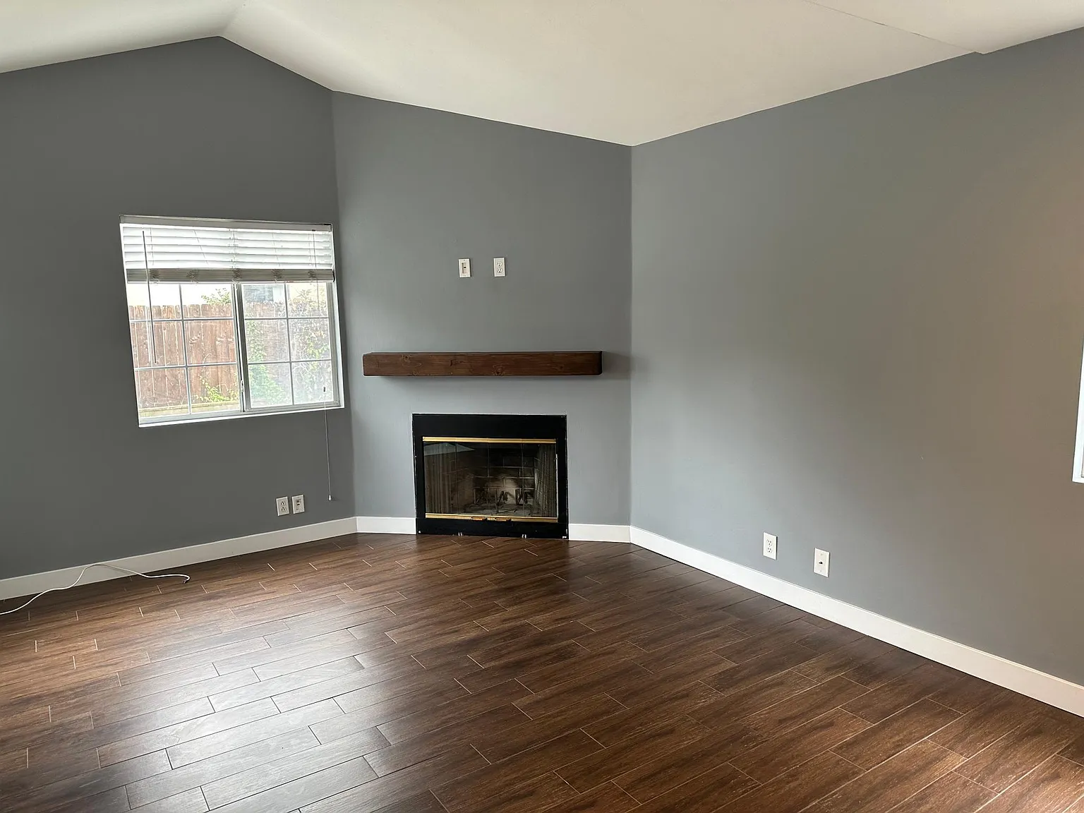 3 bed, 1300 sqft, $3,700 — Photo 2