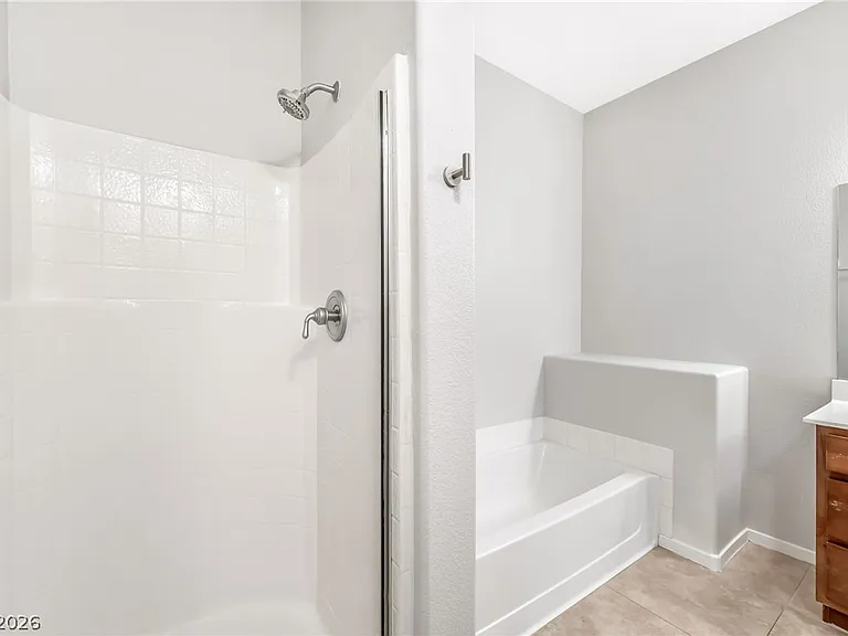 2291 W Horizon Ridge Pkwy #6136 — Photo 15