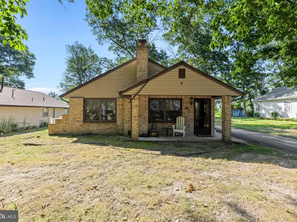 52 Poplar Ave, Hammonton, NJ 08037