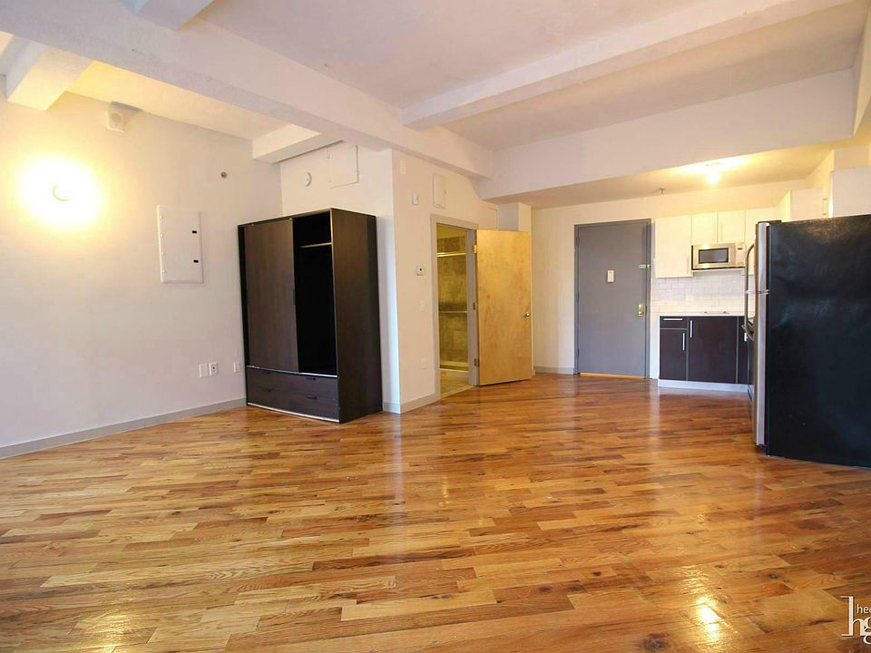 2nd image of 2928 41st Ave APT 403