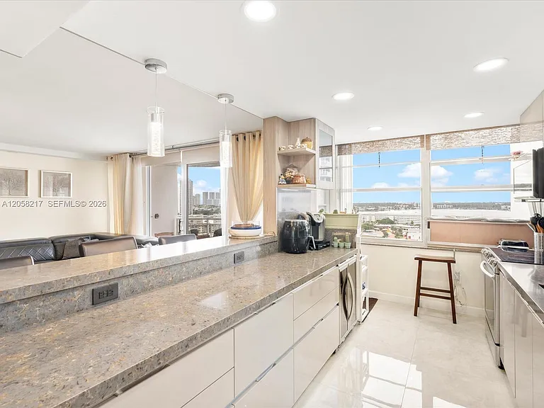 18071 Biscayne Blvd #1401 — Photo 11