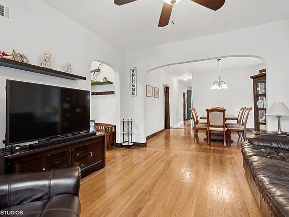3rd image of 5044 W Hutchinson St