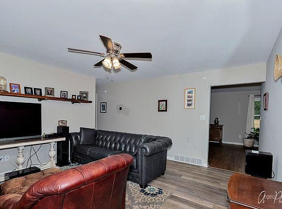 5th image of 751 Pleasant St