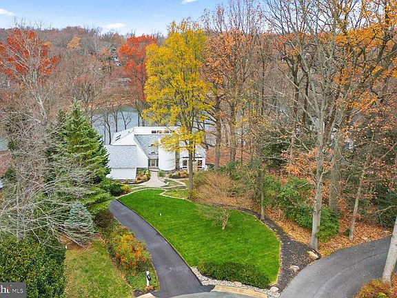 4th image of 1590 Keswick Pl
