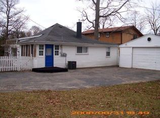 4002 Mapleleaf Rd, Waterford, MI 48328