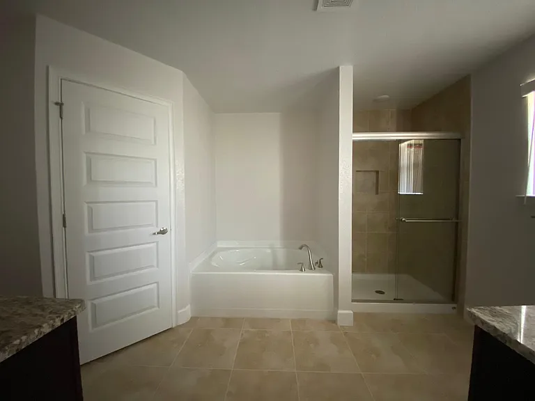 564 NW Oakmont Way — Photo 13