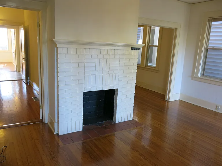 21 E 34th St — Photo 12