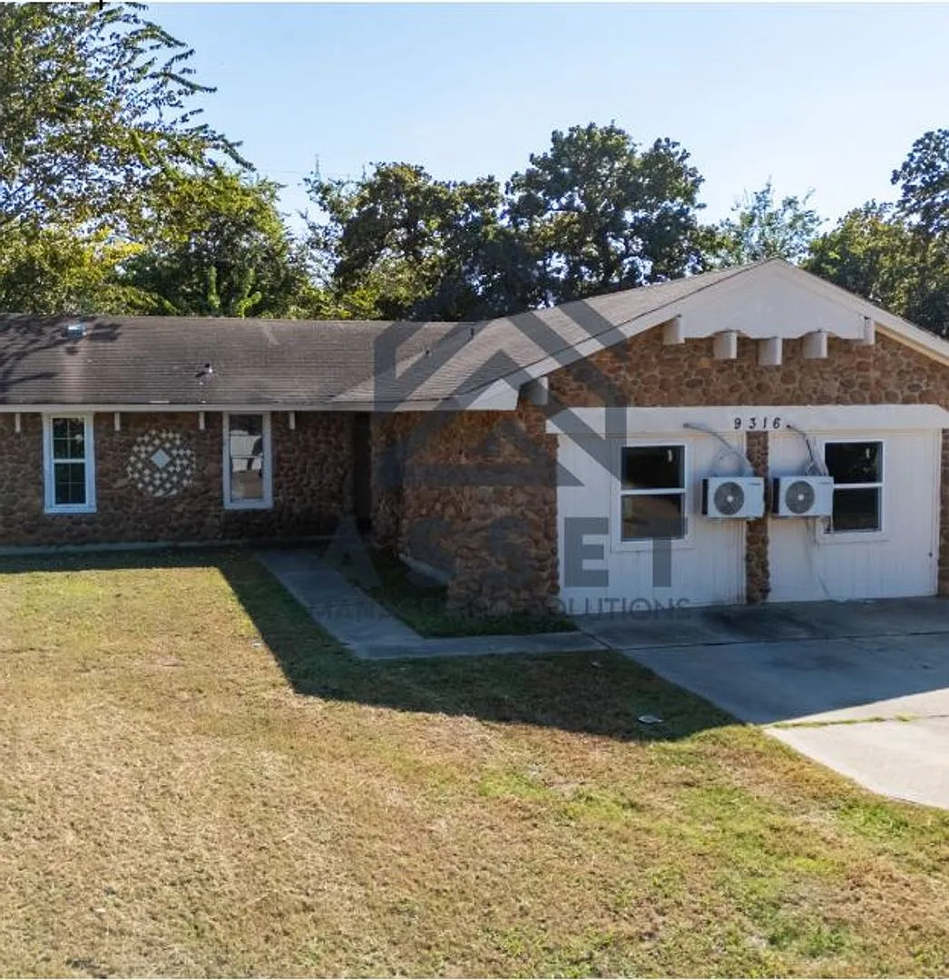 Charming 5 Bedroom Home Available for Lease or Rent to Own! — Photo 3