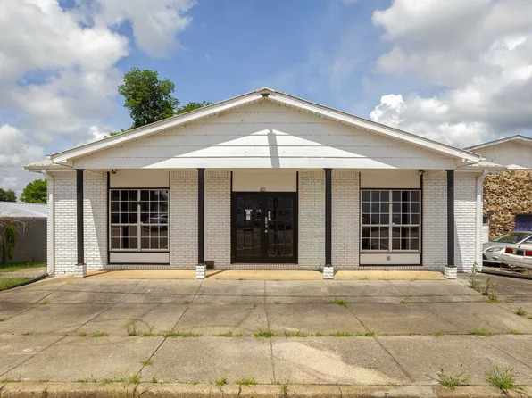 106 S Water St, Tuscumbia, AL 35674