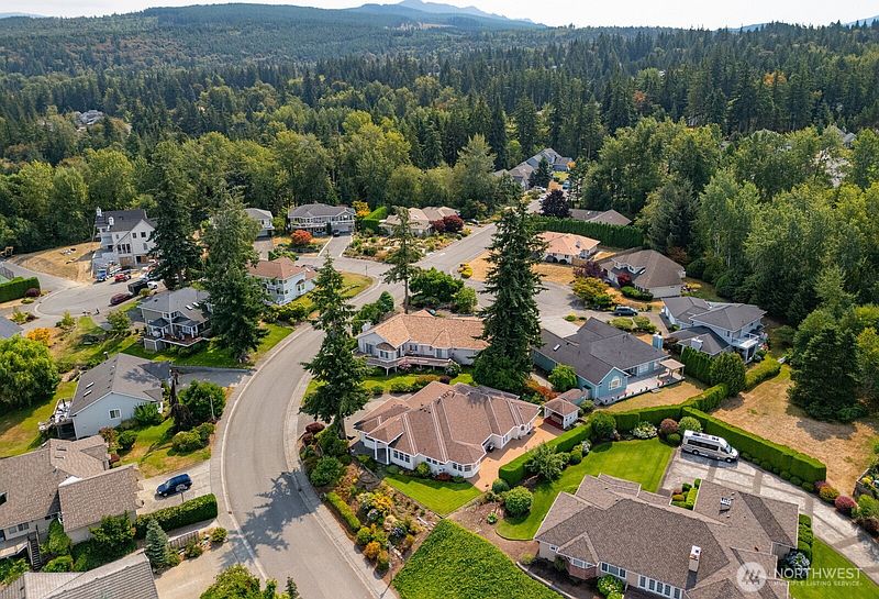 4th image of 911 E Pacificview Drive