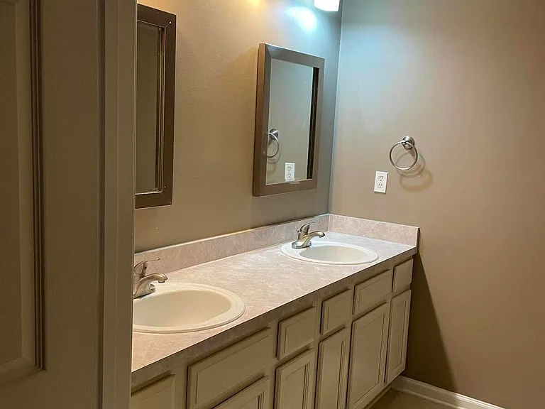 13715 Richmond Park Dr #704 — Photo 7