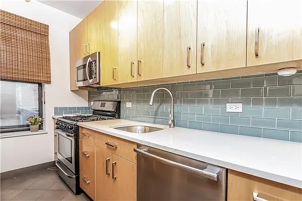 Sold by Avenue Sotheby's International Realty | media 8