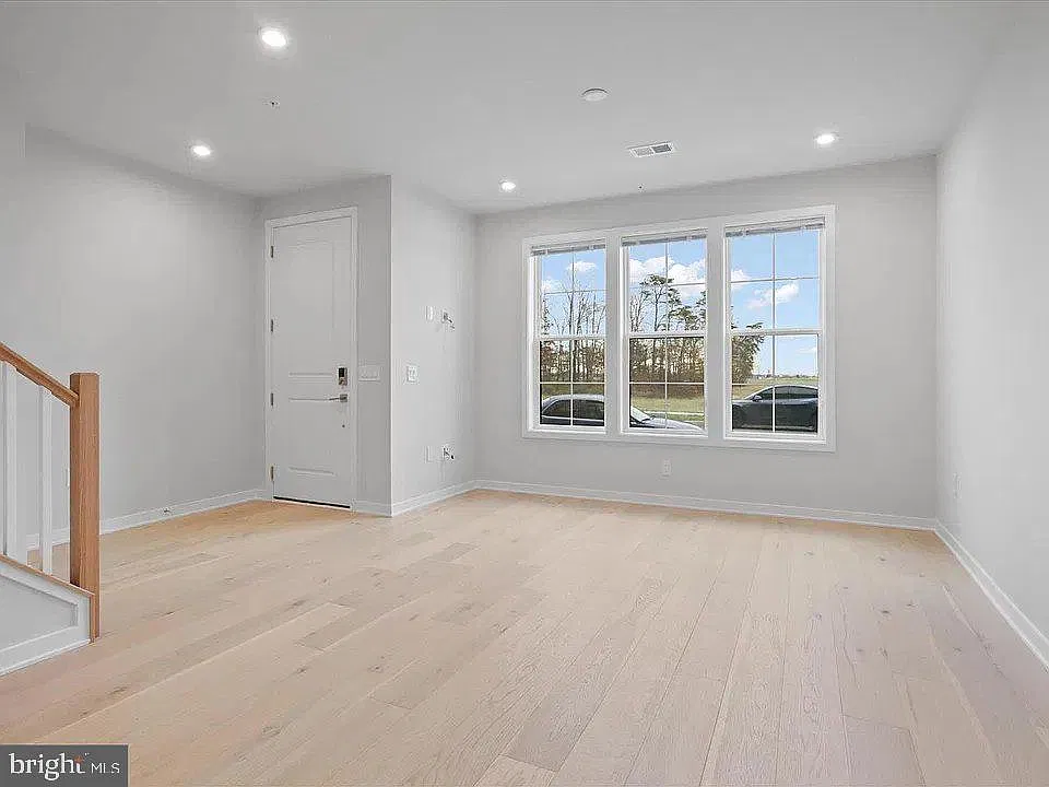 Metro Walk Flats/Lifts Condo — Photo 4