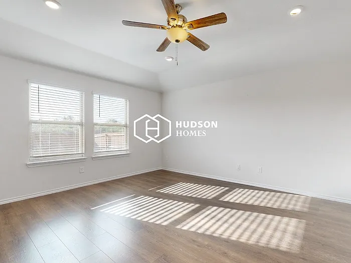 3 bed, 2.0 bath, 1613 sqft, $2,145 — Photo 4