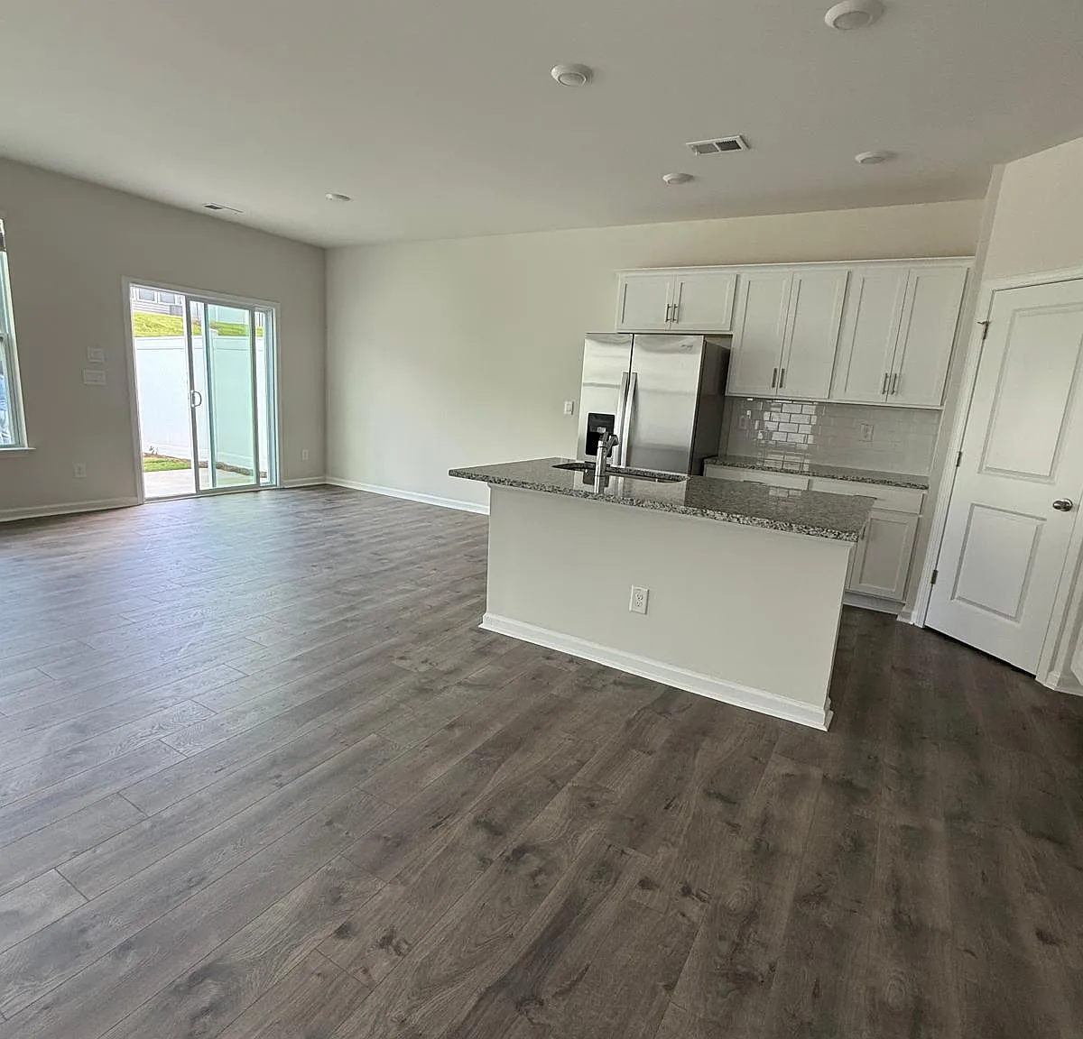 3 bed, 2.5 bath, 1763 sqft, $1,999 — Photo 4