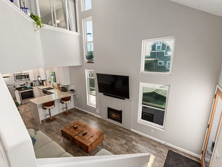 735 Verona Ct — Photo 8