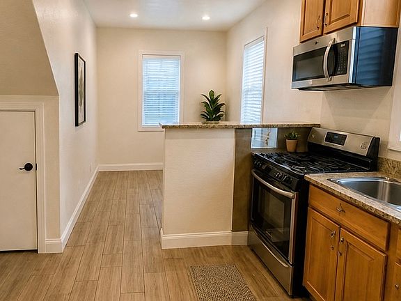3rd image of 530 Virginia St #A
