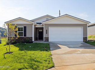 132 N Rolling Meadows Dr, Harriman, TN 37748