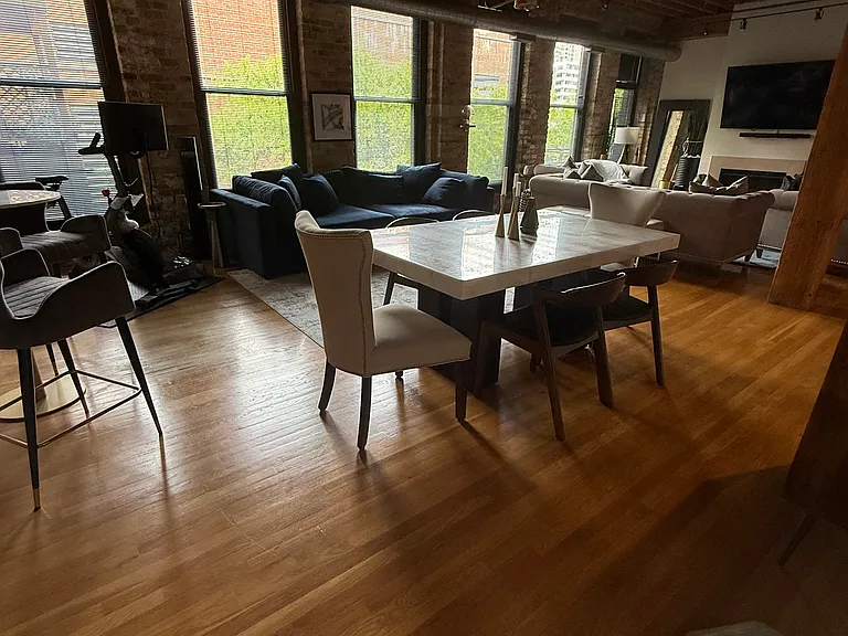 420 W Grand Ave #3E — Photo 2