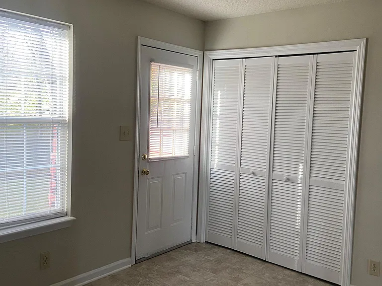 3260 Tower Dr #C — Photo 7