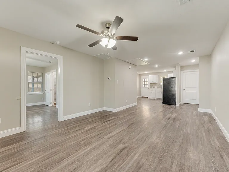 913 Live Oak St #A — Photo 3