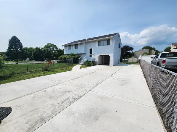 3 Curtis Avenue, Bellport, NY 11713