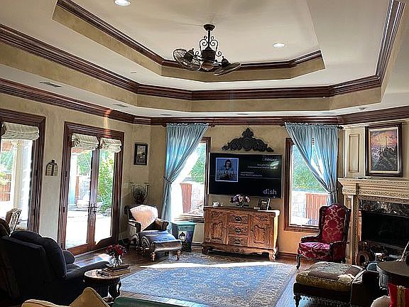 beautiful open living/dining