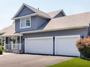 1220 Countryview Cir E, Maplewood, MN 55109
