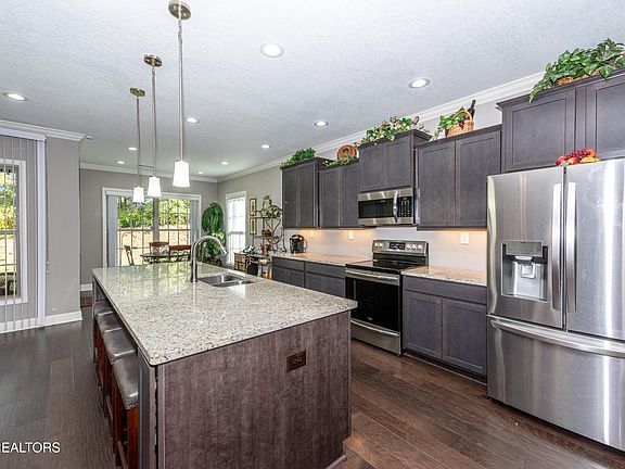 5th image of 816 Copperwood Ln