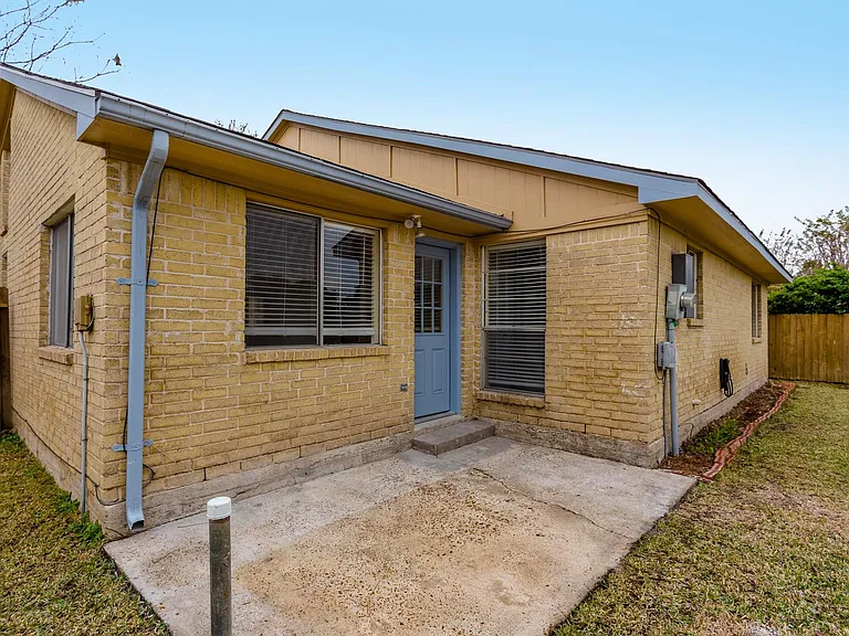 2703 Ferry Lndg — Photo 30
