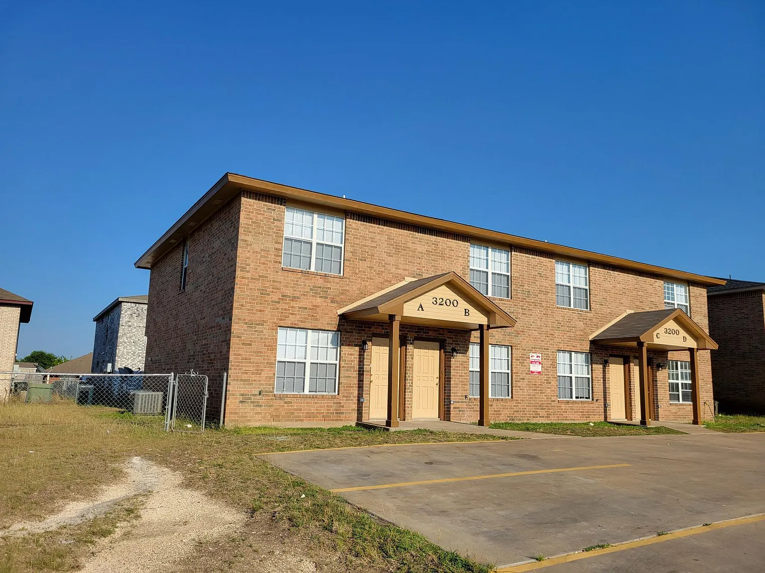 3 bed, 1.5 bath, 1057 sqft, $975 — Photo 2