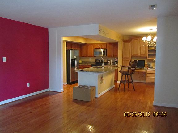 Updated kitchen w/granite 