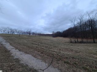 9622 E Kolarik Rd, Suttons Bay, MI 49682