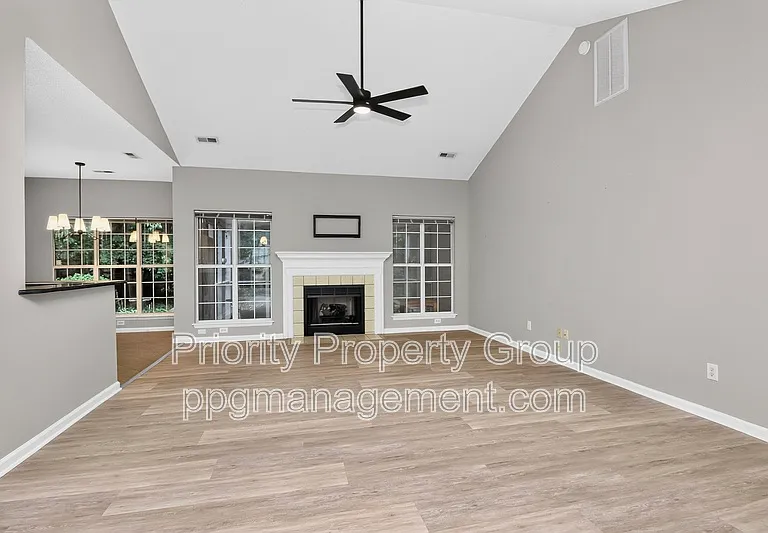 9118 Pine Springs Ct — Photo 7