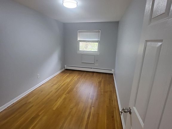 4th image of 1513 Outlook Ave #1