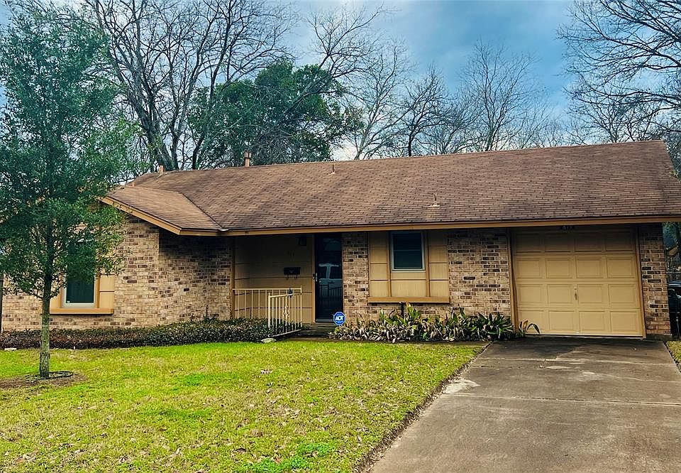 1st image of 815 Glen Oak Dr