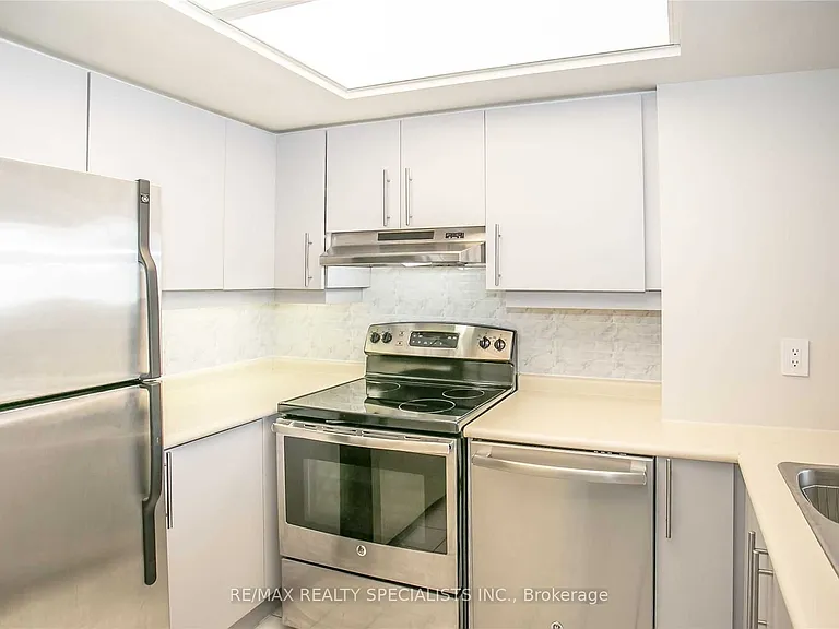 45 Kingsbridge Garden Cir #601 — Photo 7