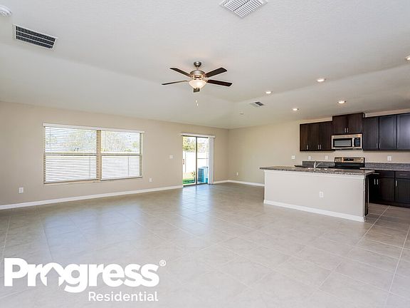 4th image of 1506 Blue Rose Dr