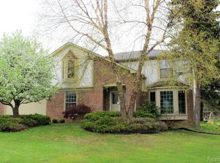 348 Shellbourne Dr, Rochester Hills, MI 48309