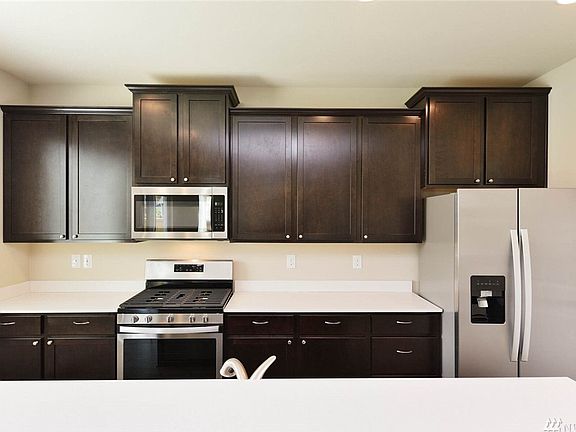 5th image of 469 Becky Ave E