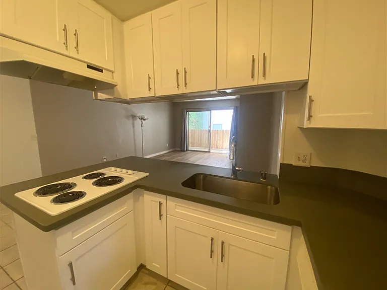 11920 Mayfield Ave #7 — Photo 5